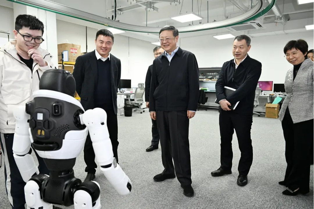 上海市委书记陈吉宁专题调研一竞技机器人